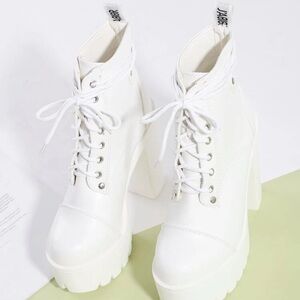 Never worn. I don’t need them. Still new.